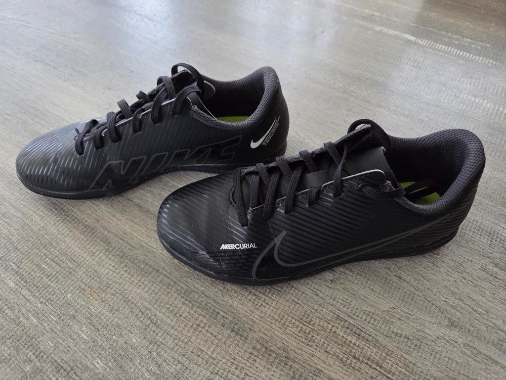 Nike Mercurial zaalvoetbalschoenen mt.34, Sport en Fitness, Voetbal, Ophalen of Verzenden, Gebruikt, Schoenen
