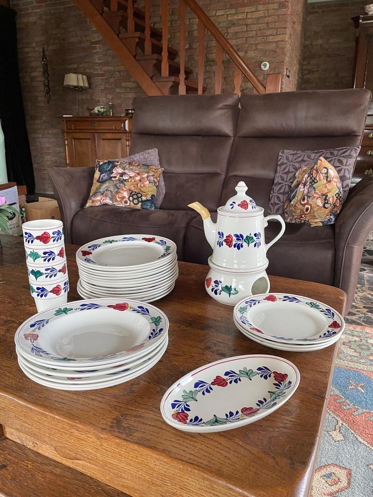 Boerenbont servies: theepot, bekers, borden en schaaltje, Huis en Inrichting, Keuken | Servies, Ophalen, Gebruikt, Keramiek, Boerenbont