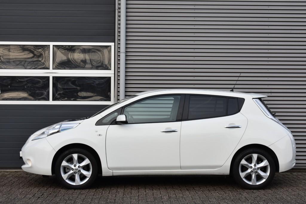 Nissan LEAF ACENTA 30 KWH / 199 p/m lease / P.CAMERA / STOEL, Gebruikt, Alcantara, Wit, Leaf
