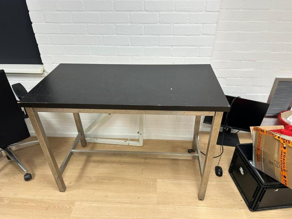 Diverse bureau's, Huis en Inrichting, Bureaus, Ophalen, Gebruikt, Metaal, Computerbureau
