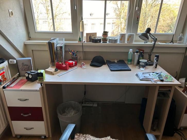 Bureau met ladenblok (Vroomshoop), Huis en Inrichting, Bureaus, Zo goed als nieuw, Bureau, Ophalen