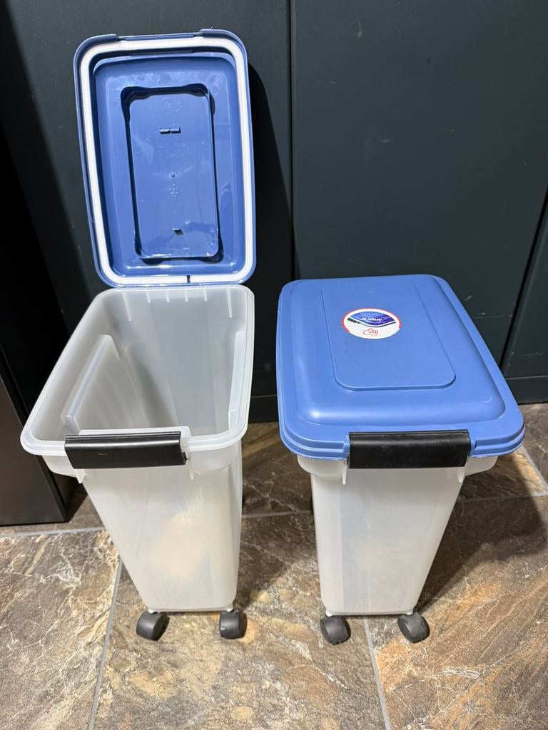 Twee containers voor het bewaren  voer voedselcontainer, Dieren en Toebehoren, Ophalen of Verzenden, Zo goed als nieuw