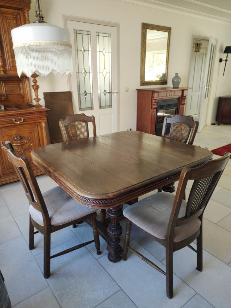 Eikenhouten eettafel Mechelse stijl met 4 stoelen, Antiek en Kunst, Antiek | Meubels | Tafels, Ophalen of Verzenden