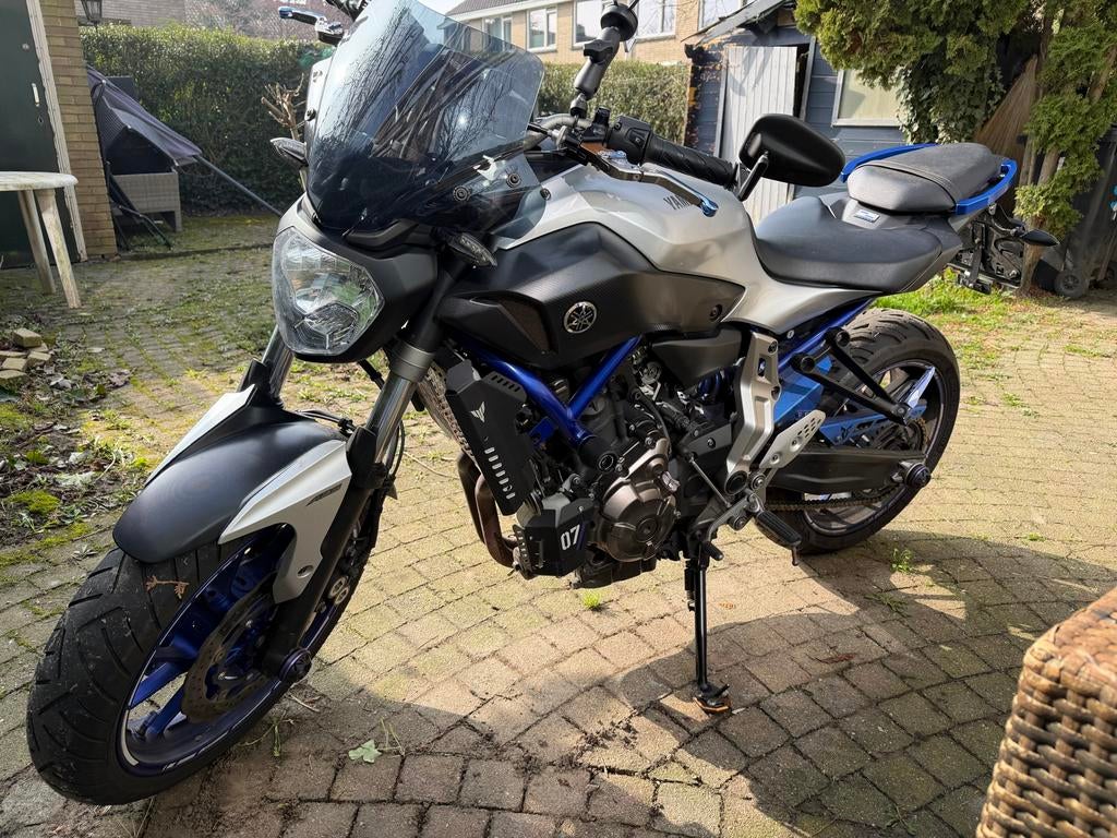 Yamaha MT-07 – met Akrapovic uitlaat, 2 cilinders, Particulier, ABS, Naked bike