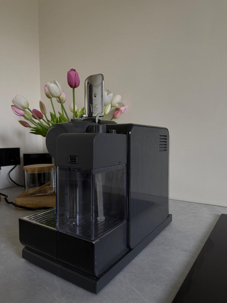 Nespresso De'Longhi Lattissima One EN500.B - Koffiecupmachin, Witgoed en Apparatuur, Koffiezetapparaten, Koffiemachine, Ophalen of Verzenden