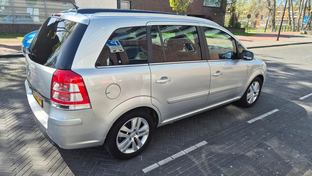 Opel Zafira 1.8 103KW 2011 Geel, Voorwielaandrijving, 4 cilinders, Particulier, 1403 kg