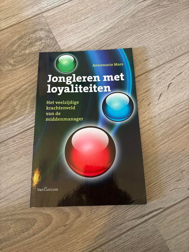 Jongleren met loyaliteiten - Annemarie Mars, Ophalen of Verzenden, Gelezen