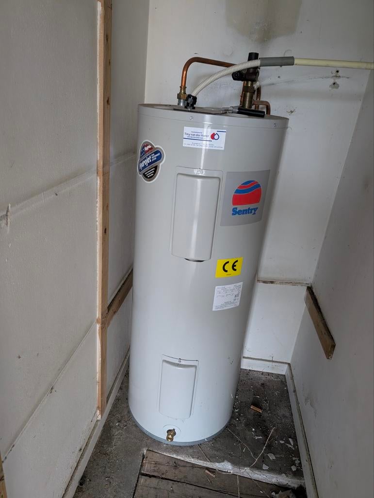 Remeha Sentry ES-40 elektrische boiler 150 liter, Doe-het-zelf en Verbouw, Gebruikt, 100 liter of meer, 3 t/m 5 jaar oud, Boiler
