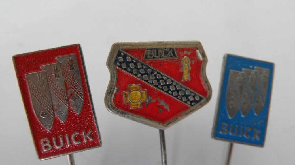 Buick oldtimerauto speldjes 3 x verschillend, Verzenden, Gebruikt, Merk, Speldje of Pin
