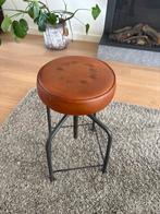 Industriële barkruk met leren zitting, Gebruikt, Bruin, Leer, Ophalen of Verzenden