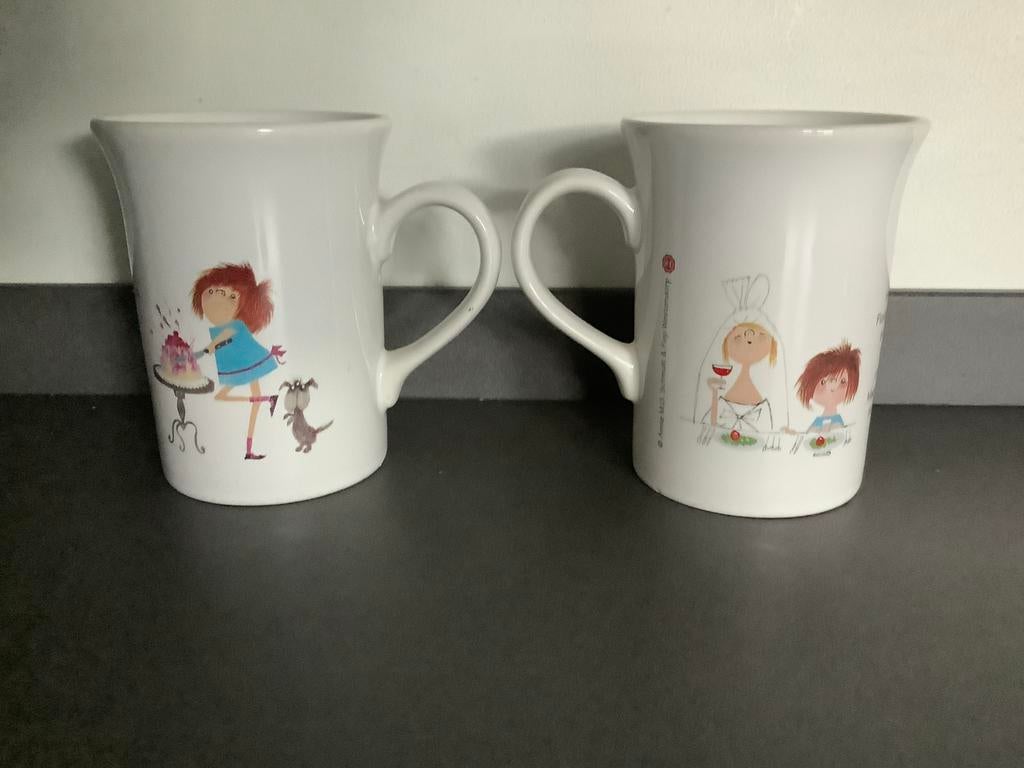 2 mokken Staffordshire Douwe Egberts Floddertje bruiloft, Keramiek, Ophalen of Verzenden, Zo goed als nieuw, Overige stijlen