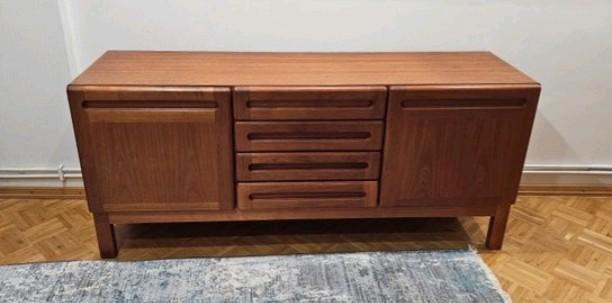 Dyrlund Dressoir, Huis en Inrichting, Kasten | Dressoirs, Gebruikt, 150 tot 200 cm, 25 tot 50 cm, Met lade(s), Met deur(en), Teakhout