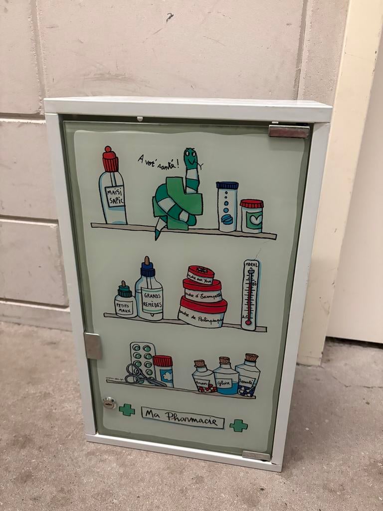 Medicijnkastje. Sleutel ontbreekt, Ophalen, Minder dan 50 cm, Overige typen, Zo goed als nieuw