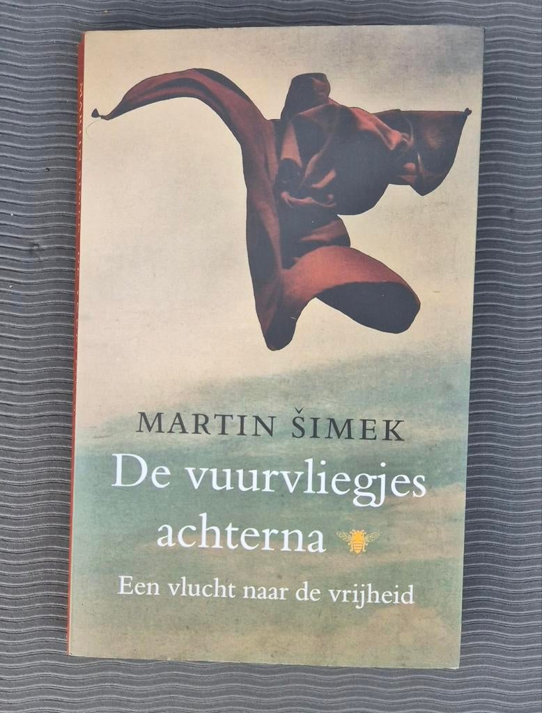 De vuurvliegjes achterna - Martin Šimek, Boeken, Romans, Gelezen, Nederland, Ophalen of Verzenden