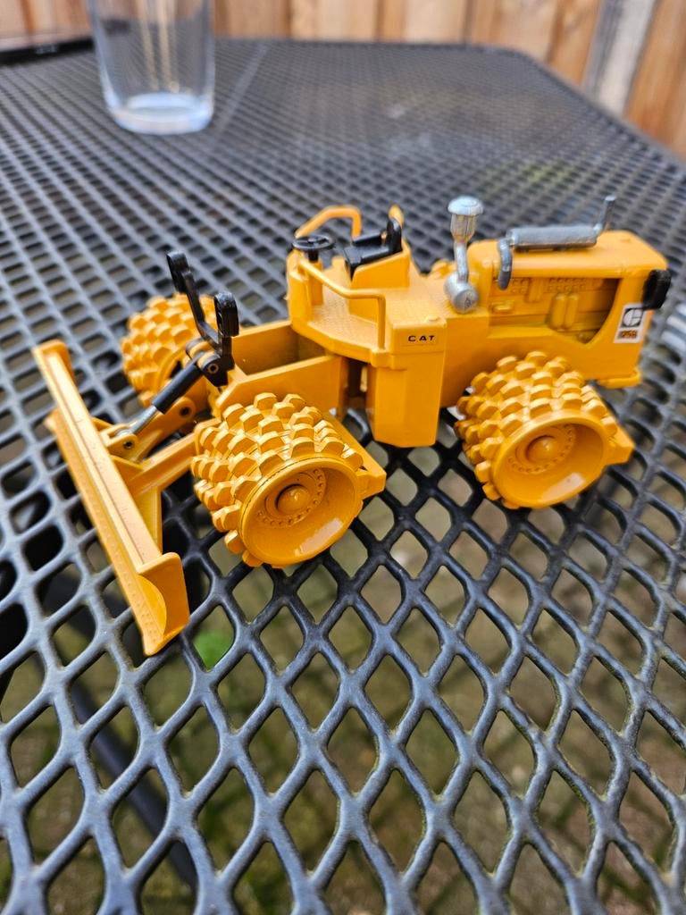 Te koop miniaturas catepillar 825B No218, Ophalen of Verzenden, Zo goed als nieuw, Tractor of Landbouw, Overige merken