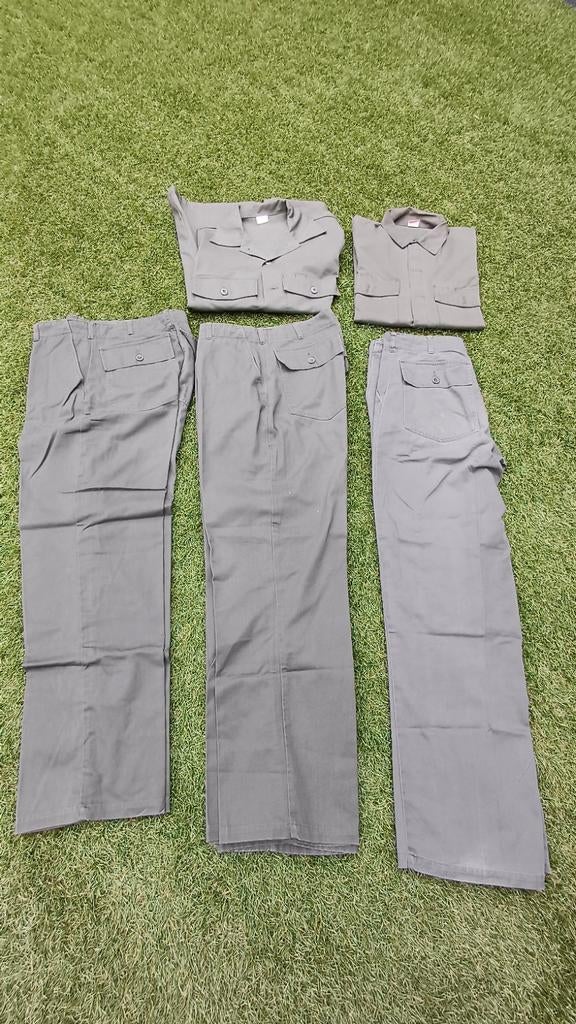 DEFENSIE/ LEGER VESTEN EN BROEKEN., Verzamelen, Militaria | Algemeen, Ophalen of Verzenden, Landmacht, Nederland, Kleding of Schoenen