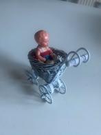 Poppenhuis wagentje met popje, Ophalen of Verzenden, Popje