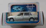Zware metalen Volvo 760GLE nieuw in de doos. uit verzameling, Hobby en Vrije tijd, Modelauto's | 1:24, Ophalen of Verzenden, Nieuw