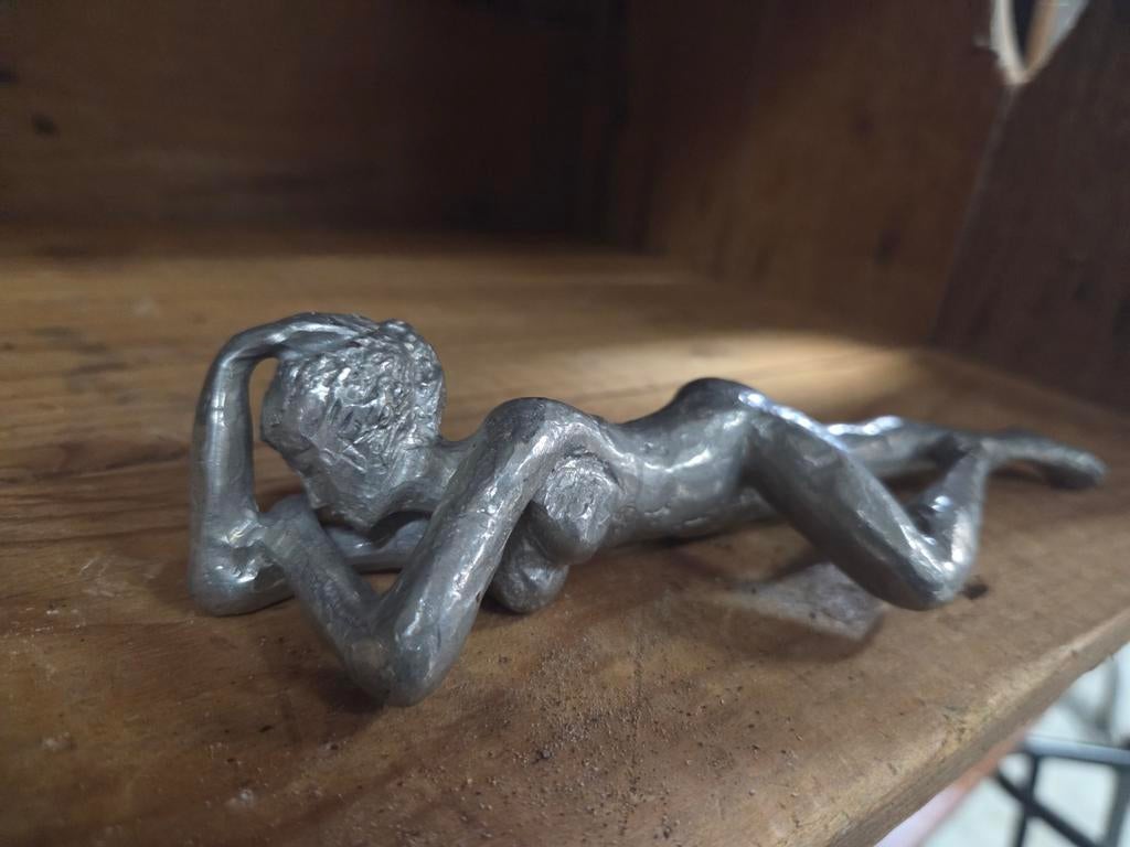 Vintage Liggende Naakte Vrouw Beeldje - Metaal, Ophalen of Verzenden