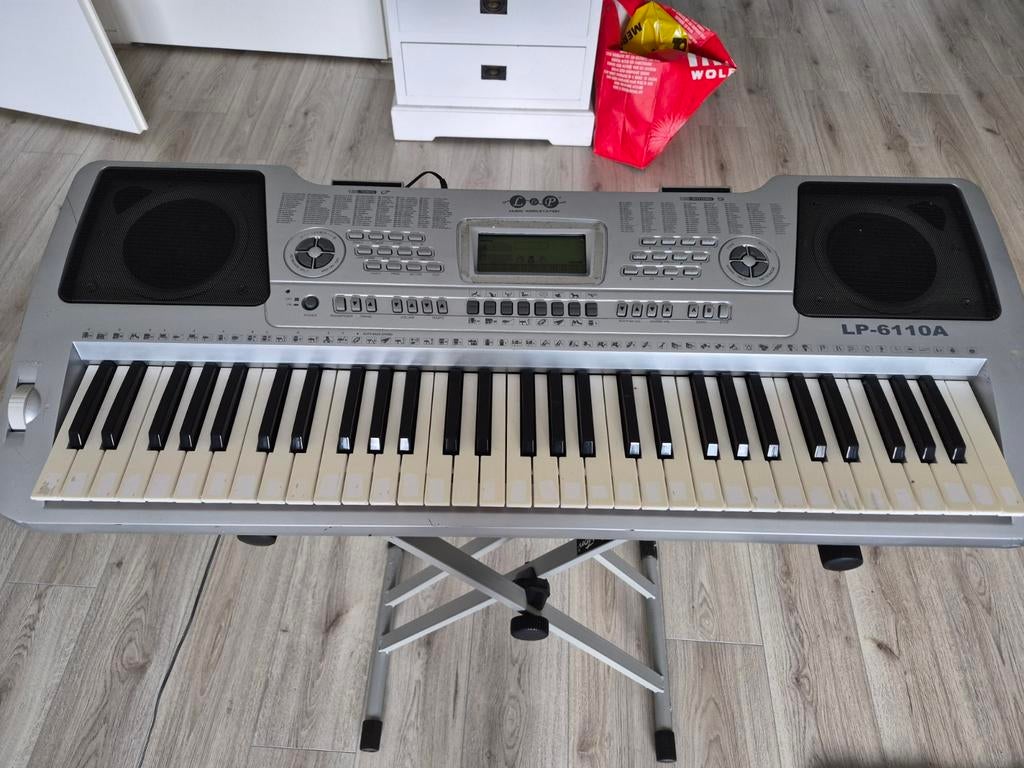 LP-6110A Keyboard met standaard - Ideaal voor beginners, Overige merken, Ophalen of Verzenden, Met standaard, 61 toetsen