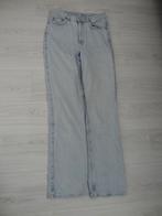 Jeans in lichtblauw van Weekday - W 29 en L34, Blauw, Weekday, Ophalen of Verzenden, Zo goed als nieuw