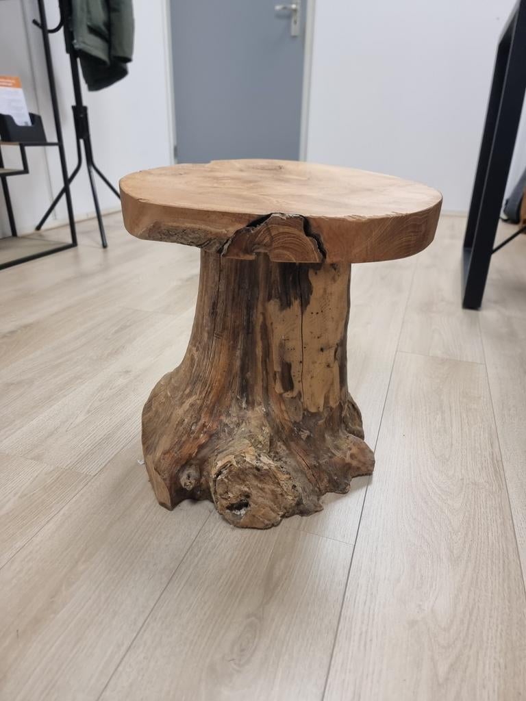 Houten bijzettafel / kruk - boomstam look, 45 tot 60 cm, Minder dan 55 cm, Gebruikt, Rond