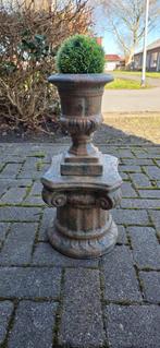 Decoratieve zuil met urn en kunstplantje, Ophalen, Gebruikt