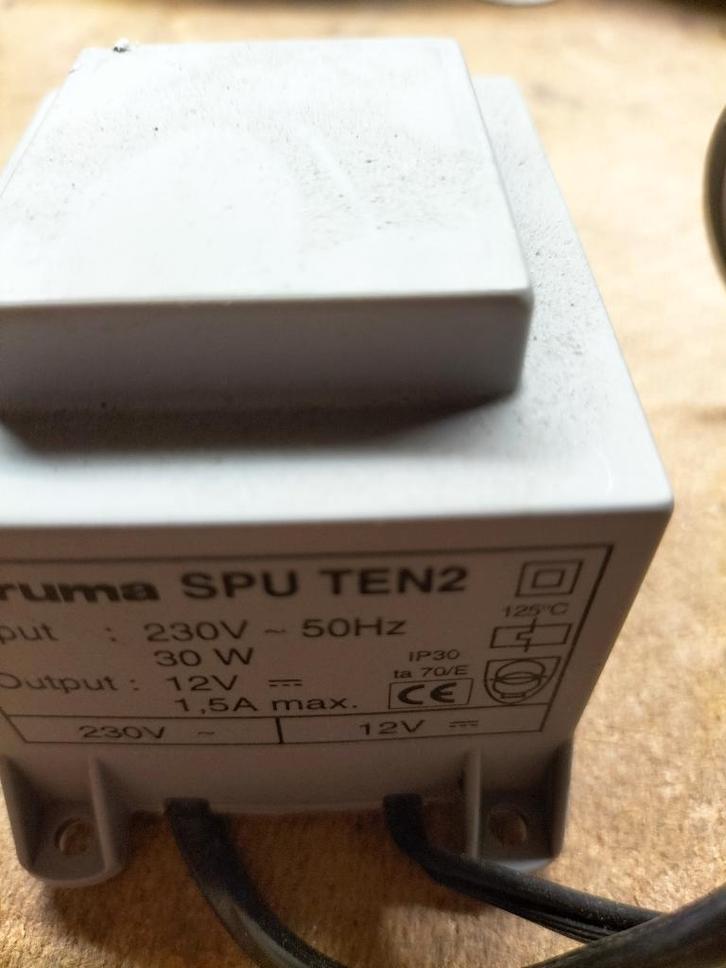 Diverse voedingen 230/12 v en 24 v voor caravan of hobby, Caravans en Kamperen, Camper-accessoires, Zo goed als nieuw, Ophalen of Verzenden