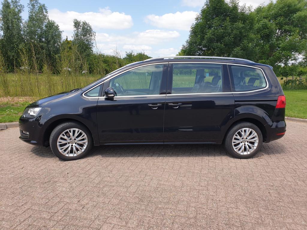 Volkswagen Sharan 1.4 TSI Highline 7p pano leder trekhaak, Auto's, Voorwielaandrijving, 1800 kg, Zwart, 4 cilinders