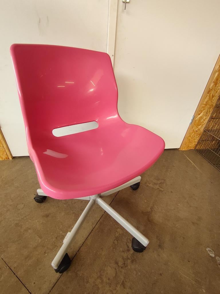 Roze bureaustoel, Ophalen, Roze