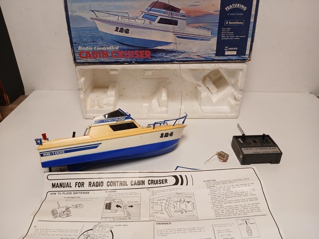 Vintage nikko semidelacon cabin cruiser voor onderdelen, Hobby en Vrije tijd, Modelbouw | Boten en Schepen, Ophalen of Verzenden