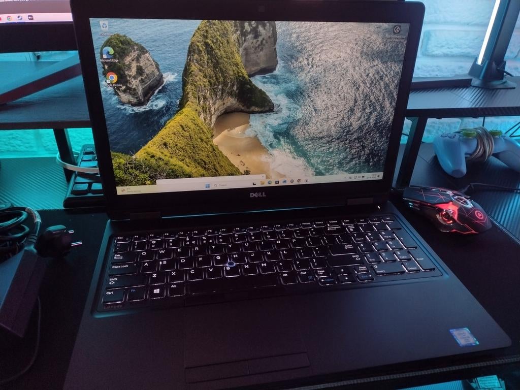Dell latitude 5580/ i5 / 8GB DDR4/ 256GB SSD/ W11/ arctic mx, Computers en Software, Windows Laptops, 256 GB, Met videokaart, 2 tot 3 Ghz