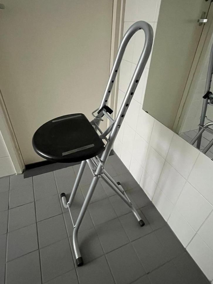 Kruk voor sta hulp bij strijken (inklapbaar)., Huis en Inrichting, Stoelen, Gebruikt, Eén, Metaal, Overige kleuren, Ophalen