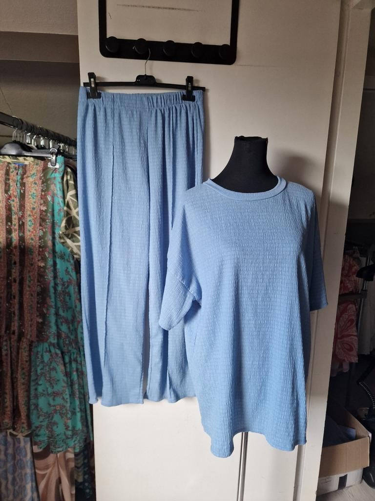 Dames set one size tm 40/42, Kleding | Dames, Huispakken, Ophalen of Verzenden, Zo goed als nieuw, Maat 38/40 (M), Zwart