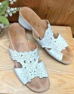 Leren slippers maat 42, Kleding | Dames, Schoenen, Slippers, Wit, Ophalen of Verzenden, Zo goed als nieuw