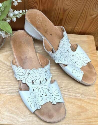 Leren slippers maat 42, Kleding | Dames, Schoenen, Zo goed als nieuw, Slippers, Wit, Ophalen of Verzenden