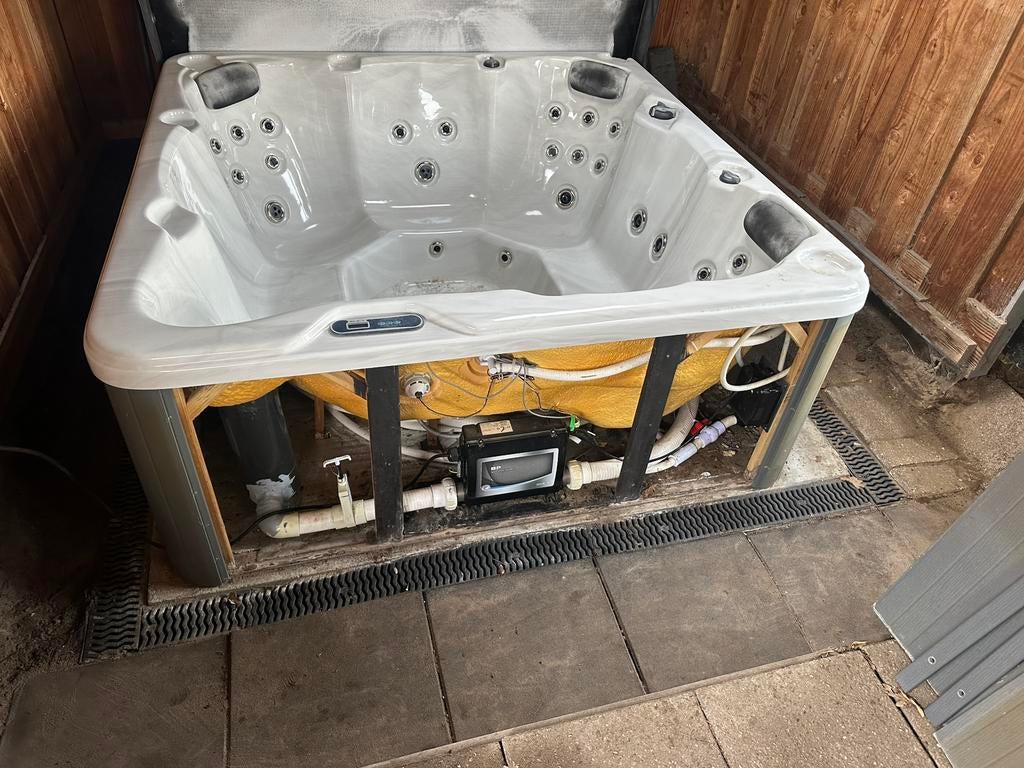 Jacuzzi, Ophalen, Gebruikt, Vast