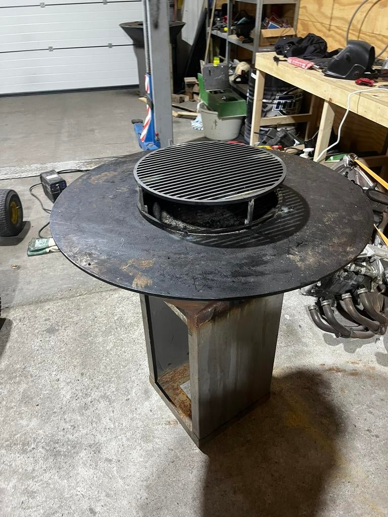 Ofyr buiten barbecue, Tuin en Terras, Houtskoolbarbecues, Zo goed als nieuw, Met accessoires, Ophalen