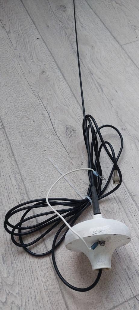 MLR gps antenne gps15D
4 meter kabel., Ophalen of Verzenden, Zo goed als nieuw, Gps of Kompas