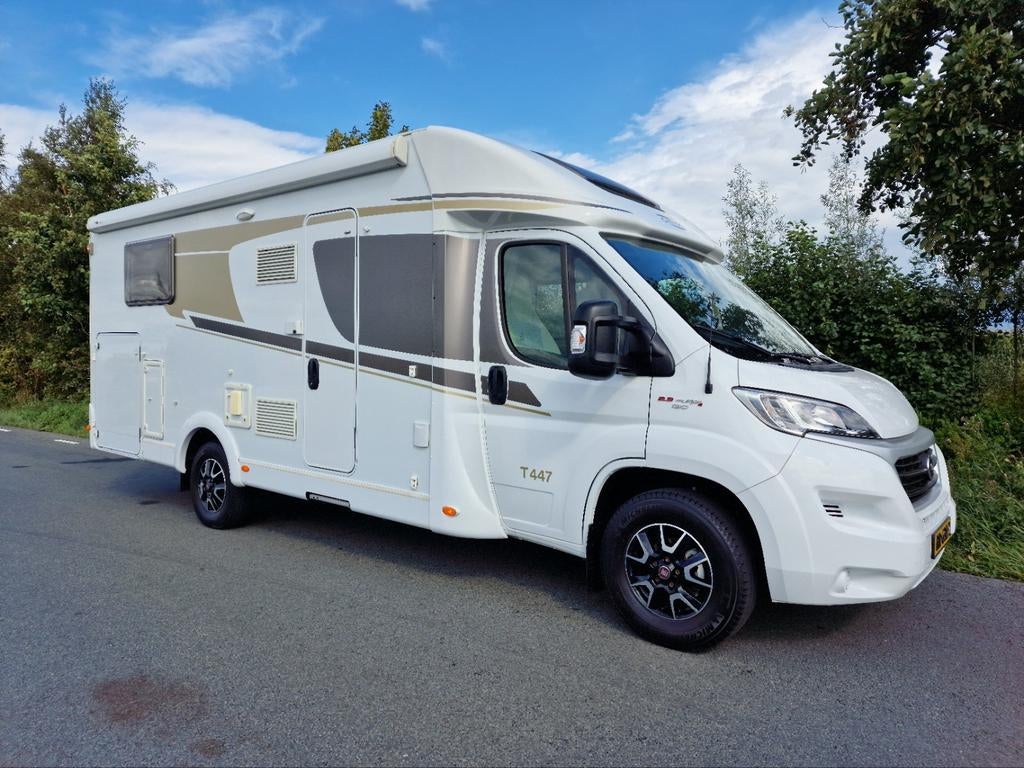Carado T447 Camper Automaat 4pers [ Full options + Hefbed ], Automaat, Standaard zit, Koelkast, Fiat