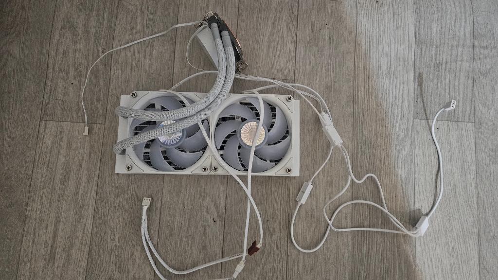 Cooler Master Liquid ML240l v2 RGB White, Computers en Software, Computerkoelers, Zo goed als nieuw, Waterkoeling, Ophalen