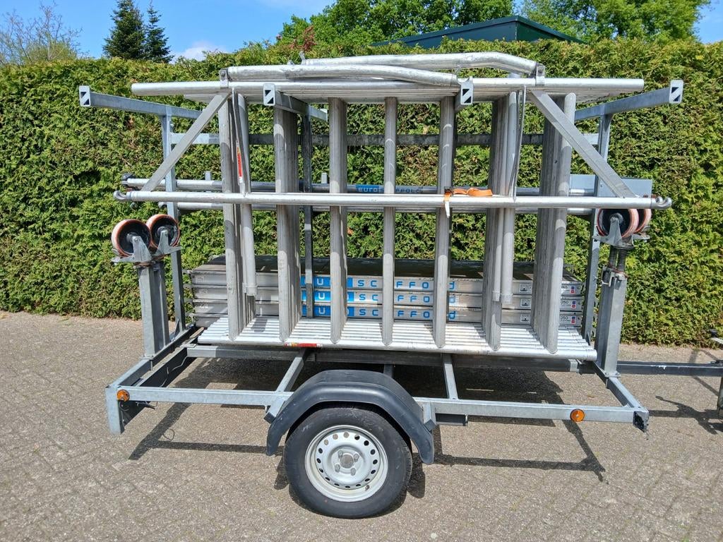 Euroscaffold rolsteiger op aanhanger werkhoogte 10.2 meter, Doe-het-zelf en Verbouw, Steigers, Ophalen, Rolsteiger of Kamersteiger