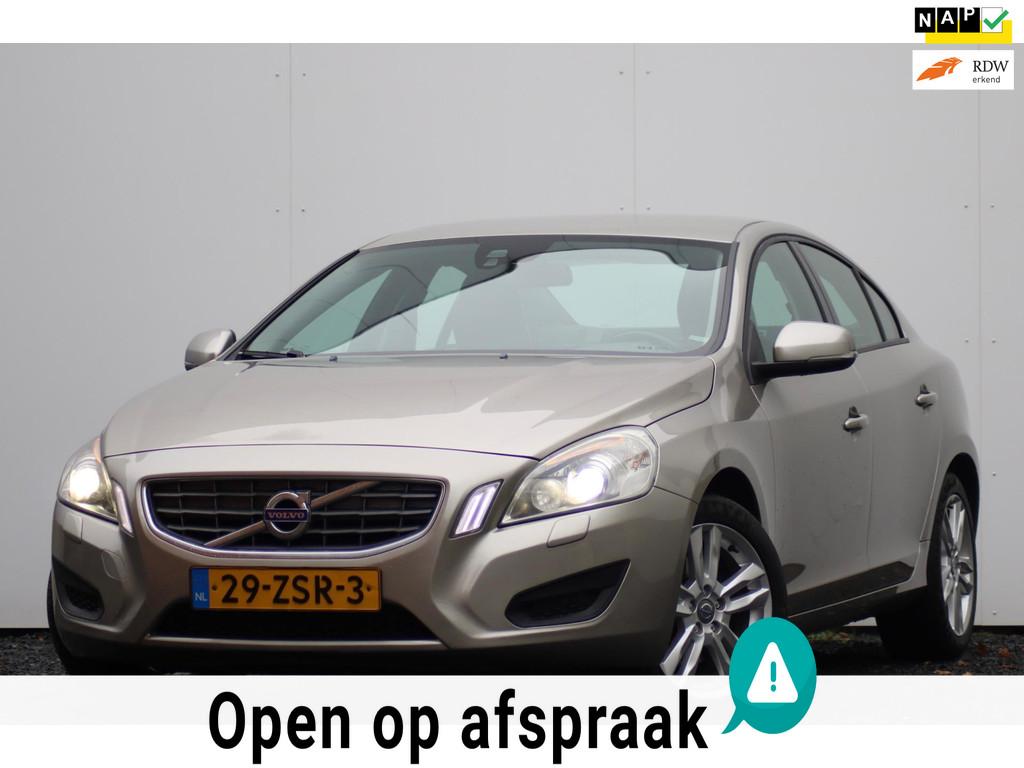 Volvo S60 1.6 T3 Momentum | 2013 | Leder | Navigatie |, Auto's, Voorwielaandrijving, Gebruikt, 4 cilinders, S60