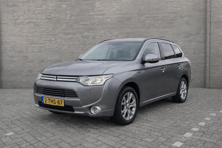 Mitsubishi Outlander 2.0 PHEV Instyle (bj 2014, automaat), Auto's, Mitsubishi, Bedrijf, Te koop, Outlander, 4x4, ABS, Achteruitrijcamera