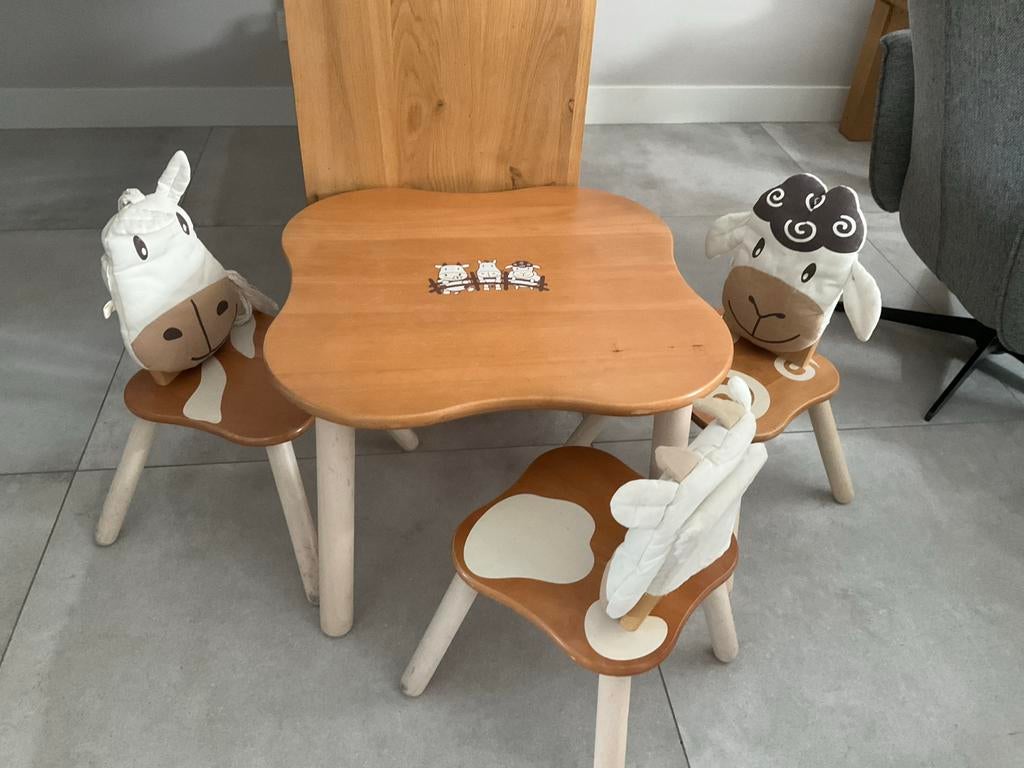 Kindertafeltje met 3 stoeltjes, Kinderen en Baby's, Kinderkamer | Tafels en Stoelen, Ophalen, Gebruikt, Tafel(s) en Stoel(en)