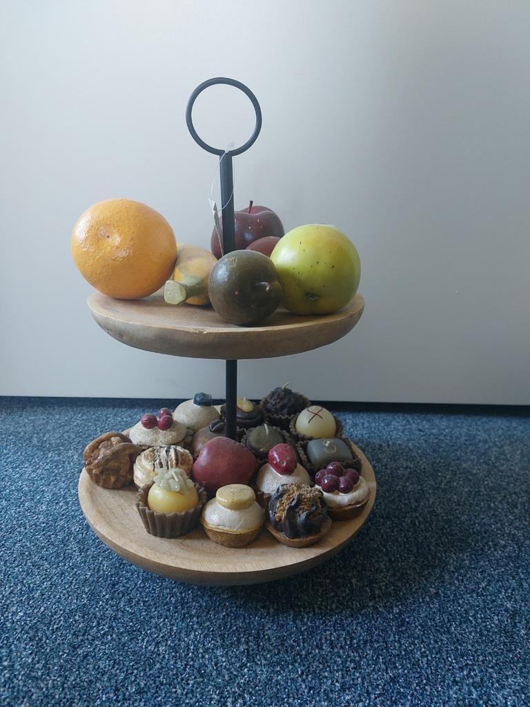 Decoratieve Etagère met Kunstfruit en Gebakjes, Ophalen of Verzenden, Gebruikt