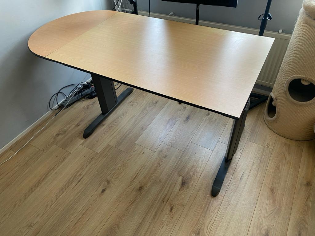 Drentea Bureau Emmen - In hoogte verstelbaar, Ophalen, Gebruikt, Hout, In hoogte verstelbaar