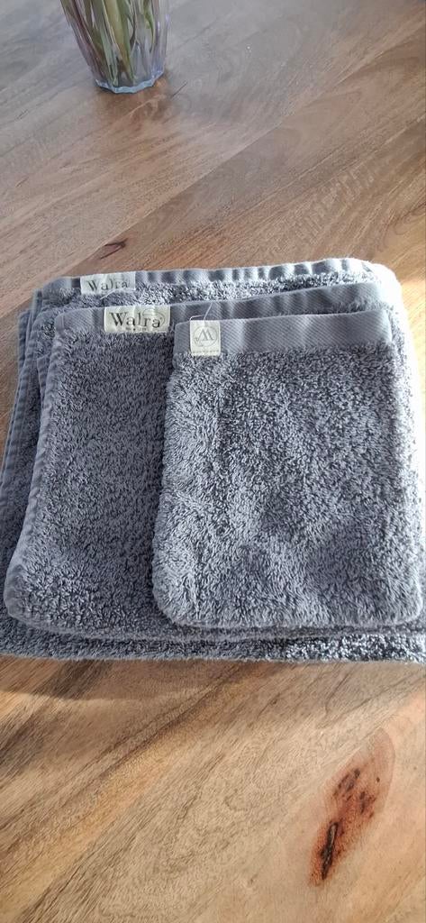 Walra handdoek set grijs, Huis en Inrichting, Ophalen of Verzenden, Zo goed als nieuw, Grijs, Handdoek
