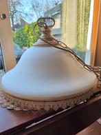 Antieke hanglamp met melkglazen kap, Huis en Inrichting, Lampen | Hanglampen, Ophalen, Gebruikt, Glas, Minder dan 50 cm