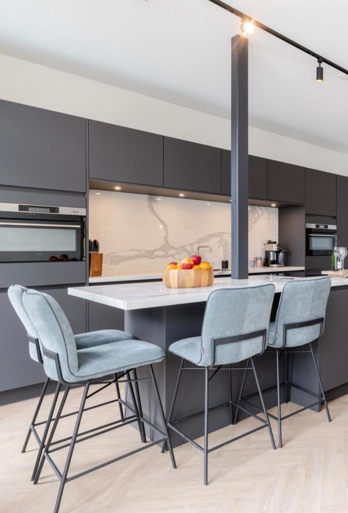 4 XOOON barkrukken, Huis en Inrichting, Barkrukken, Ophalen, Met voetsteun, 60 tot 90 cm, Zo goed als nieuw